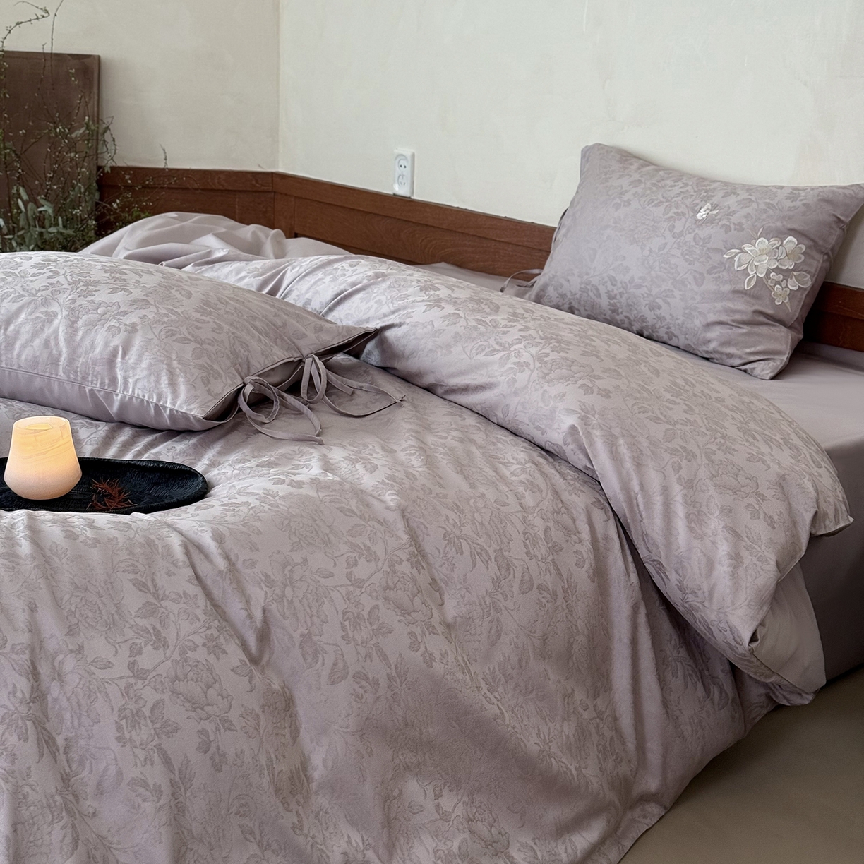 91家纺网 家纺一手货源 找家纺 鹿班家居 2026春季新品100S长绒棉提花刺绣系列四件套-花栖 标准会员-20元 花栖-紫色