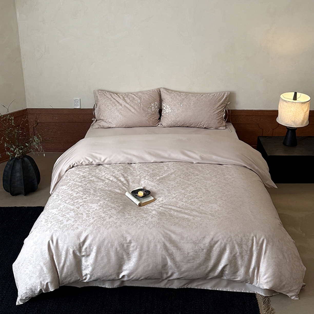 91家纺网 家纺一手货源 找家纺 鹿班家居 2026春季新品100S长绒棉提花刺绣系列四件套-花栖 标准会员-20元 花栖-粉色