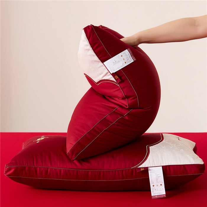 91家纺网 家纺一手货源 找家纺 （总）昕科 2026新款玉兰喜事婚庆枕-大红婚庆喜庆枕芯刺绣结婚枕头