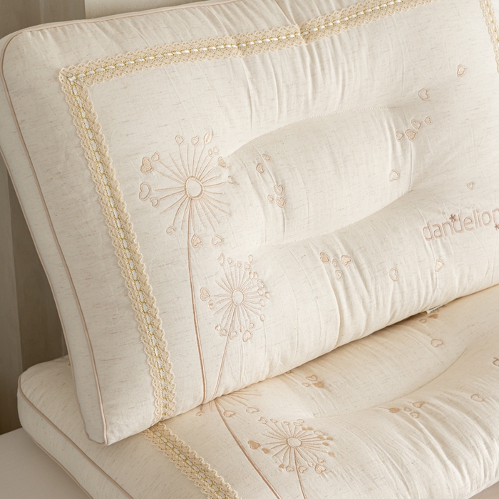 91家纺网 家纺一手货源 找家纺 （总）昕科 2026新款亚麻蒲公英枕-棉麻枕芯刺绣亚麻枕头