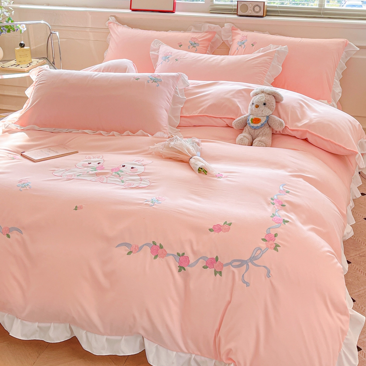 91家纺网 家纺一手货源 找家纺 （总）雨菲家纺 2026新款水洗棉贴布绣公主风荷叶花边四件套-花园兔（专版花型）