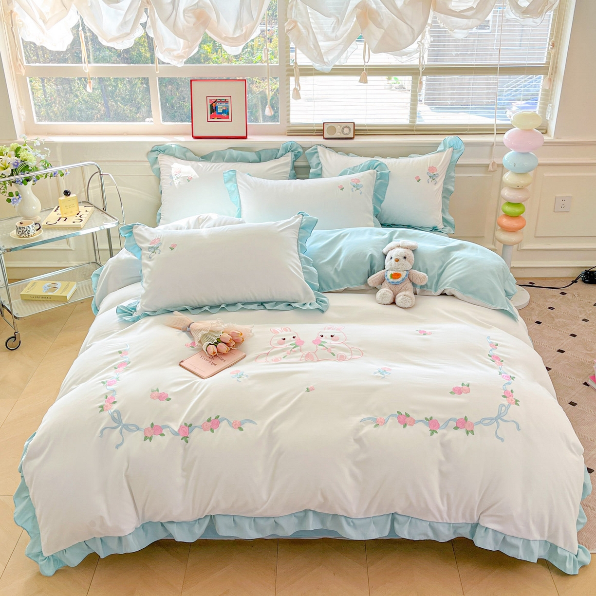 91家纺网 家纺一手货源 找家纺 雨菲家纺 2026新款水洗棉贴布绣公主风荷叶花边四件套-花园兔 花园兔白绿