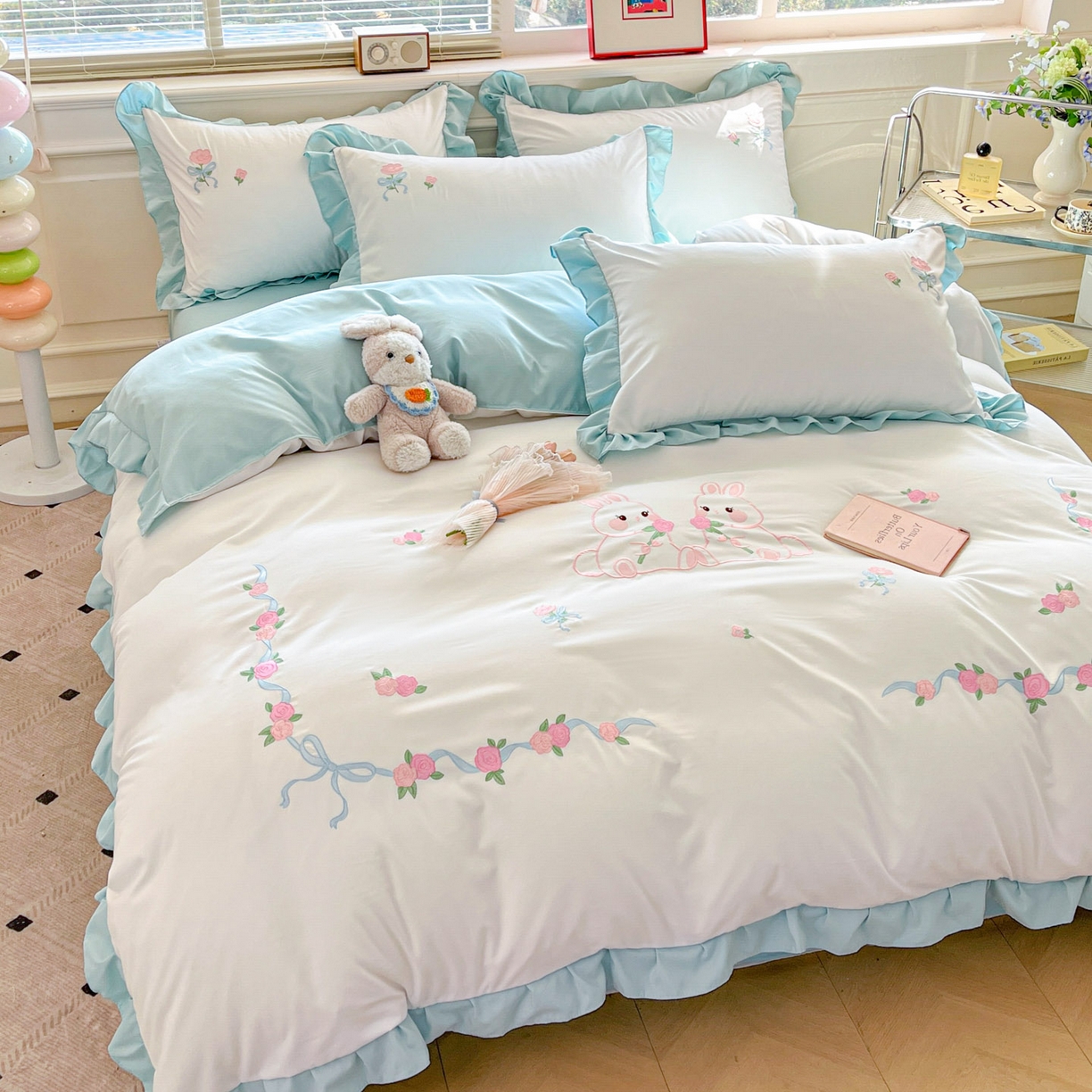 91家纺网 家纺一手货源 找家纺 雨菲家纺 2026新款水洗棉贴布绣公主风荷叶花边四件套-花园兔 花园兔白绿