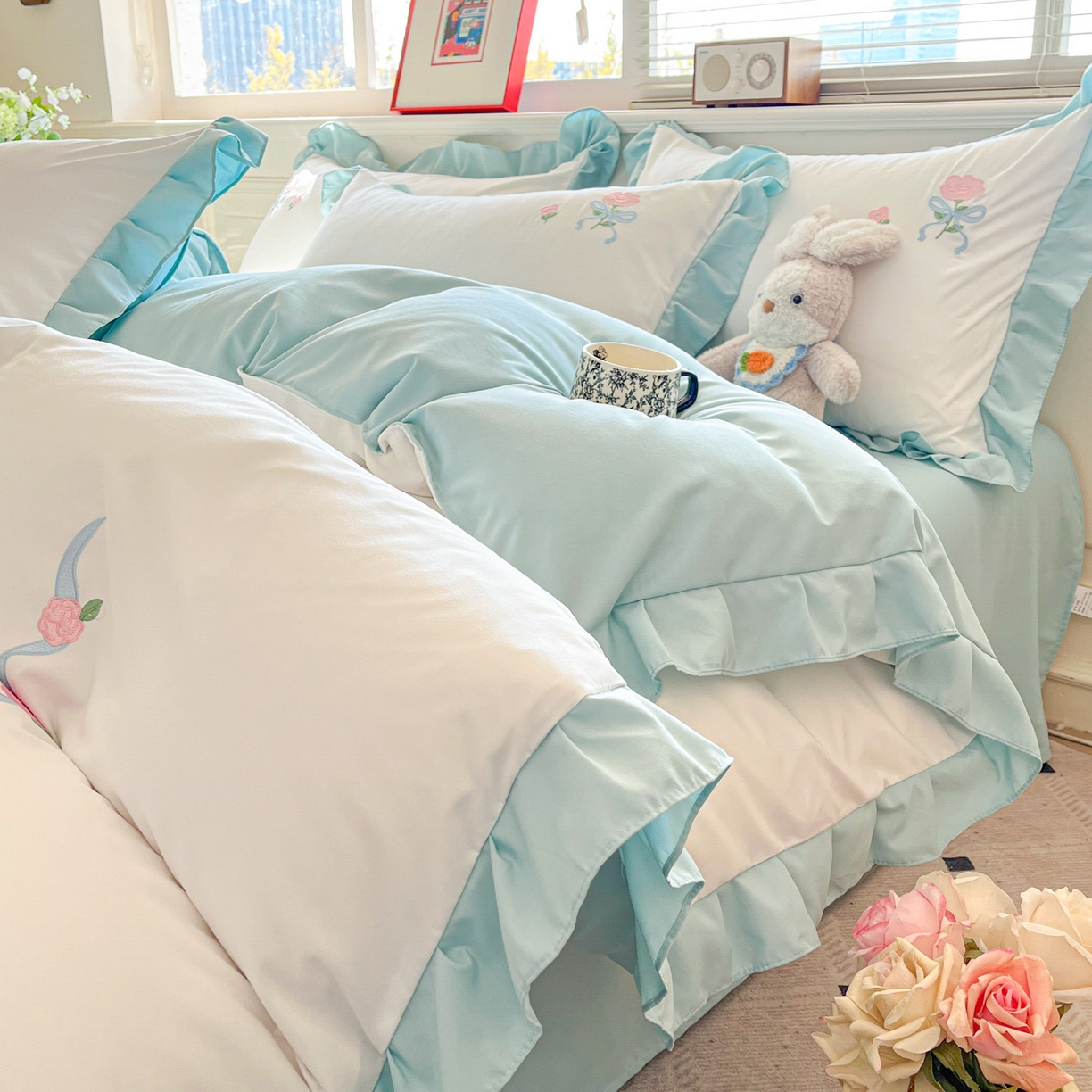 91家纺网 家纺一手货源 找家纺 雨菲家纺 2026新款水洗棉贴布绣公主风荷叶花边四件套-花园兔 花园兔白绿