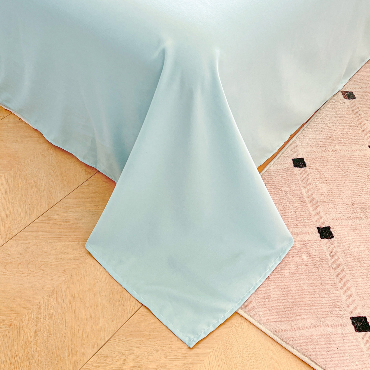 91家纺网 家纺一手货源 找家纺 雨菲家纺 2026新款水洗棉贴布绣公主风荷叶花边四件套-花园兔 花园兔白绿