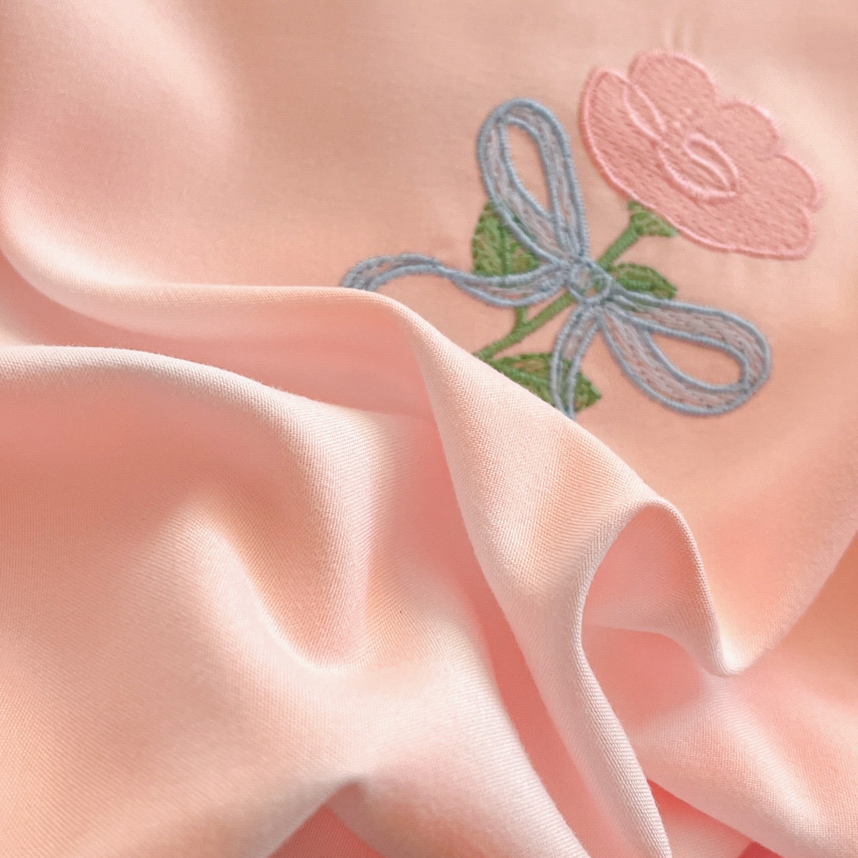 91家纺网 家纺一手货源 找家纺 雨菲家纺 2026新款水洗棉贴布绣公主风荷叶花边四件套-花园兔 花园兔粉紫