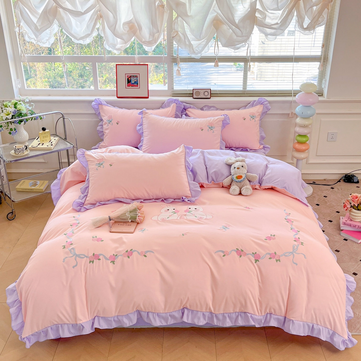 91家纺网 家纺一手货源 找家纺 雨菲家纺 2026新款水洗棉贴布绣公主风荷叶花边四件套-花园兔 花园兔粉紫