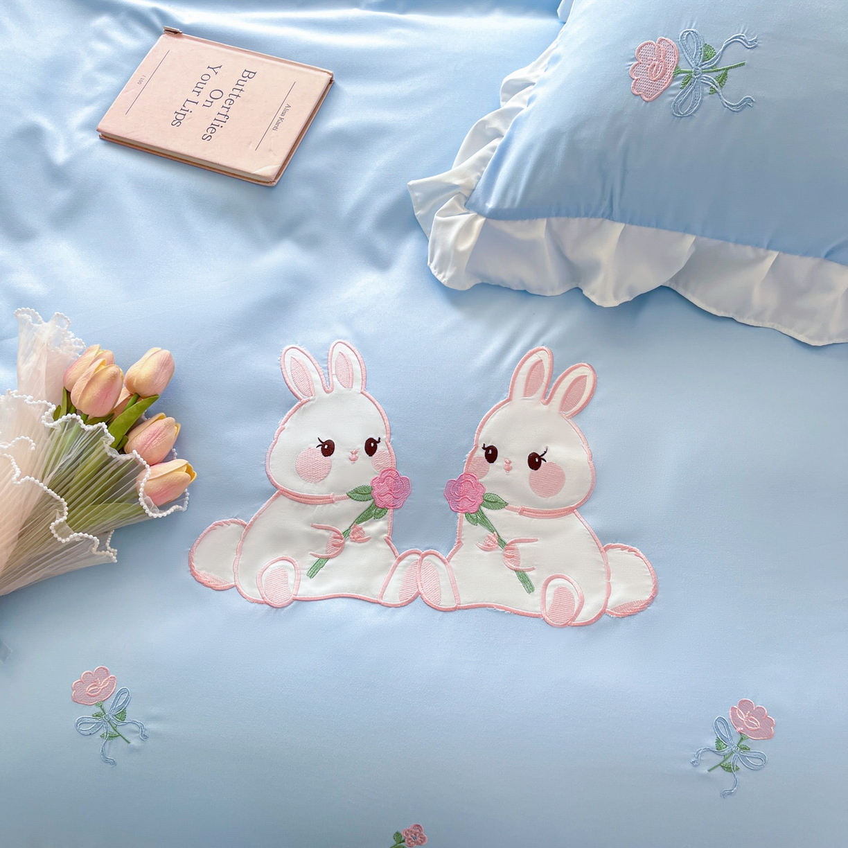 91家纺网 家纺一手货源 找家纺 雨菲家纺 2026新款水洗棉贴布绣公主风荷叶花边四件套-花园兔 花园兔浅蓝