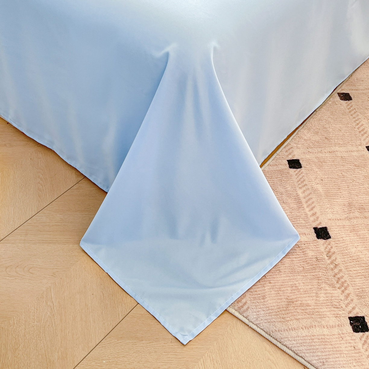 91家纺网 家纺一手货源 找家纺 雨菲家纺 2026新款水洗棉贴布绣公主风荷叶花边四件套-花园兔 花园兔浅蓝