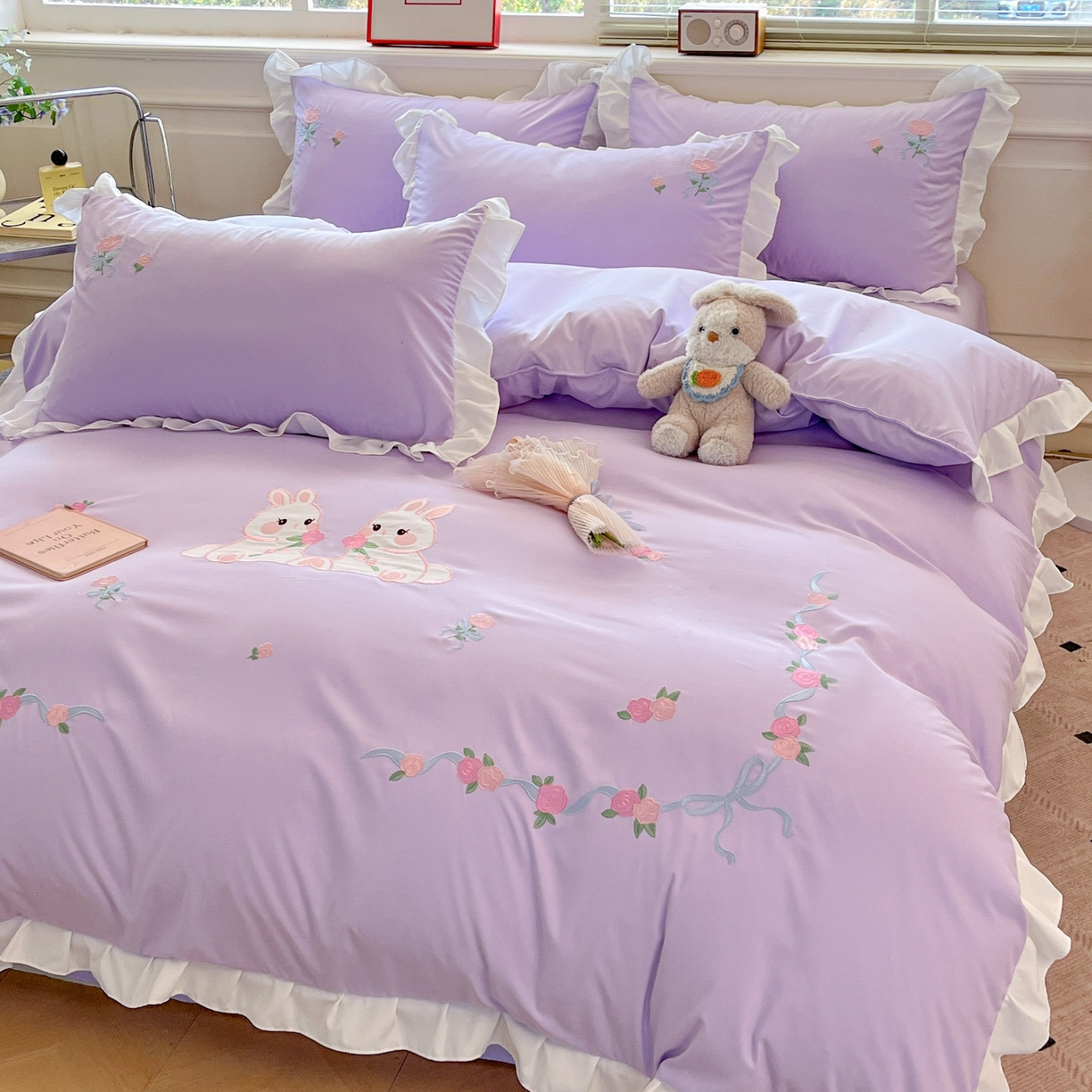 91家纺网 家纺一手货源 找家纺 雨菲家纺 2026新款水洗棉贴布绣公主风荷叶花边四件套-花园兔 花园兔浅紫