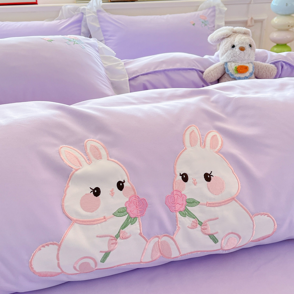 91家纺网 家纺一手货源 找家纺 雨菲家纺 2026新款水洗棉贴布绣公主风荷叶花边四件套-花园兔 花园兔浅紫