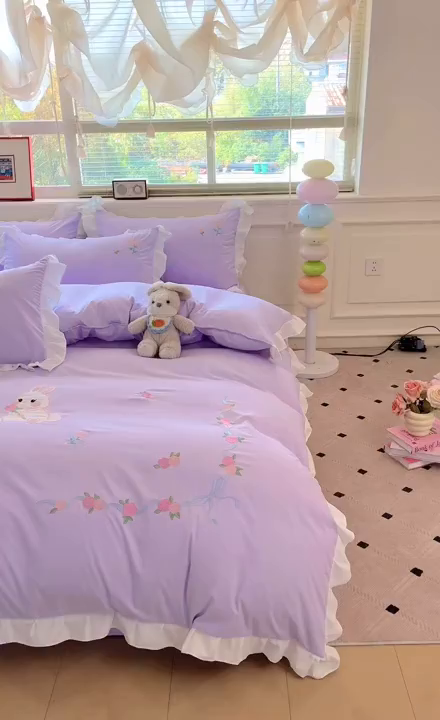 91家纺网 家纺一手货源 找家纺 雨菲家纺 2026新款水洗棉贴布绣公主风荷叶花边四件套-花园兔 花园兔浅紫