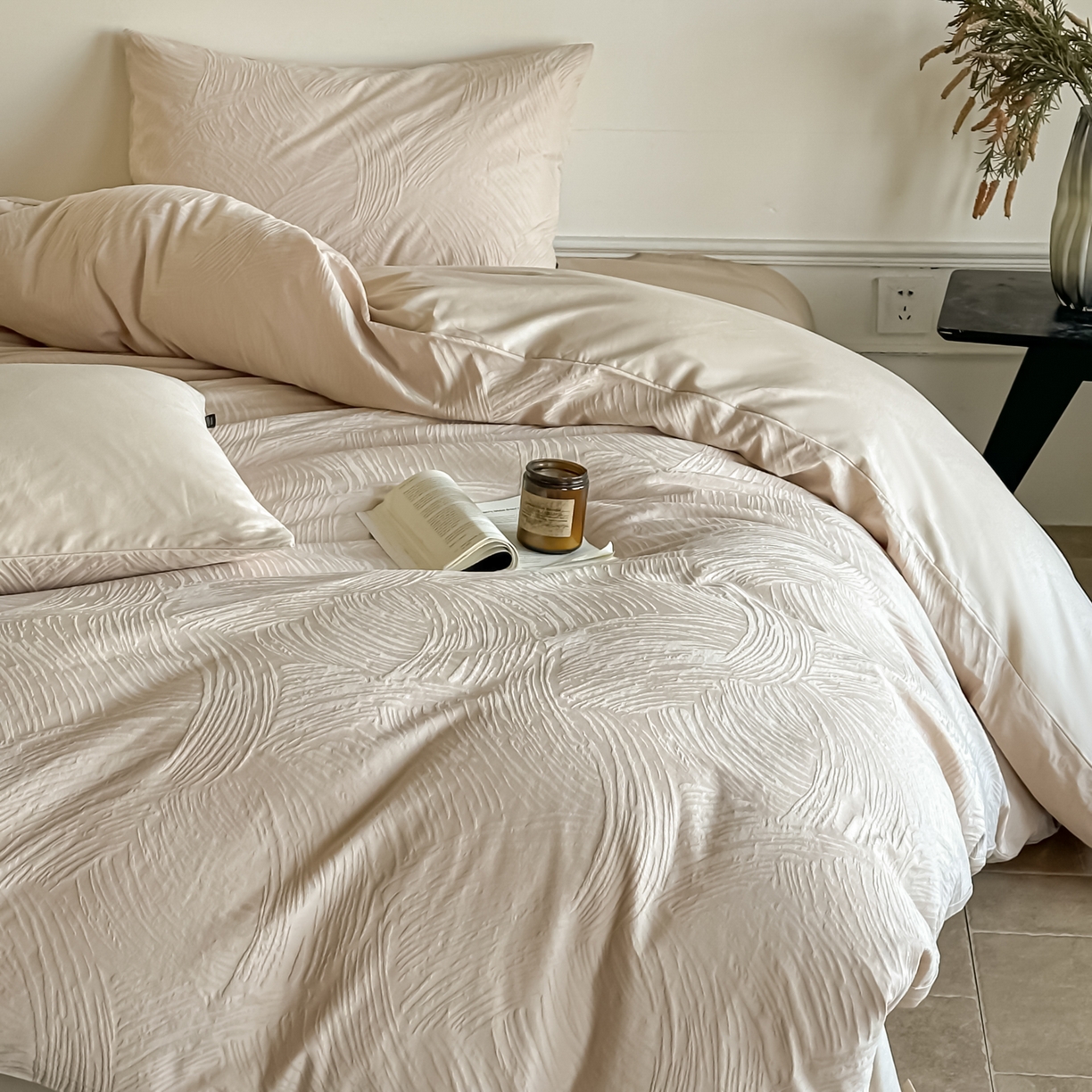 91家纺网 家纺一手货源 找家纺 如一  2026新款60S全棉水洗提花立体厚织浮雕四件套 肌理-暖杏米