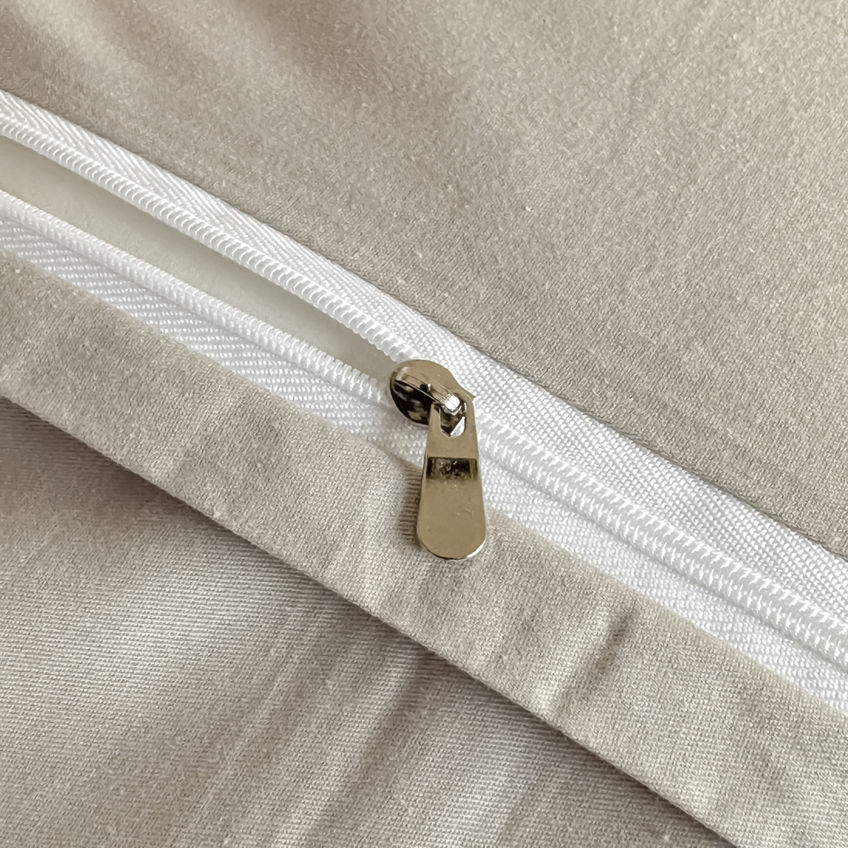 91家纺网 家纺一手货源 找家纺 如一  2026新款60S全棉水洗提花立体厚织浮雕四件套 肌理-雅致银