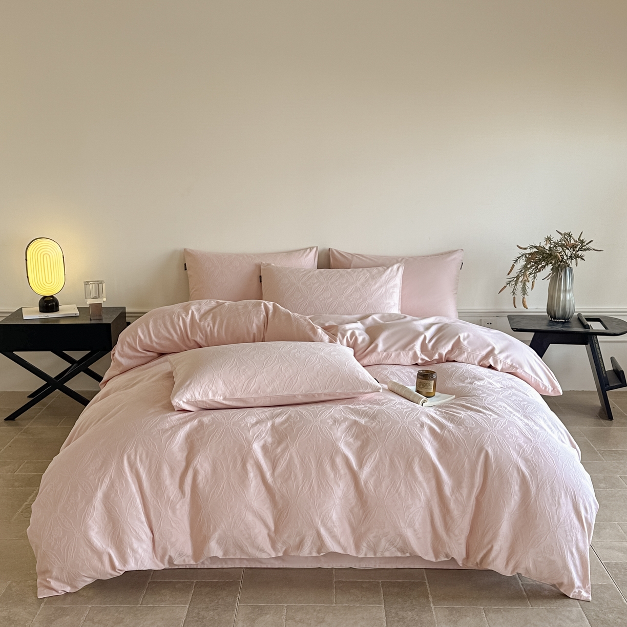 91家纺网 家纺一手货源 找家纺 如一  2026新款60S全棉水洗提花立体厚织浮雕四件套 暗香-唯美粉