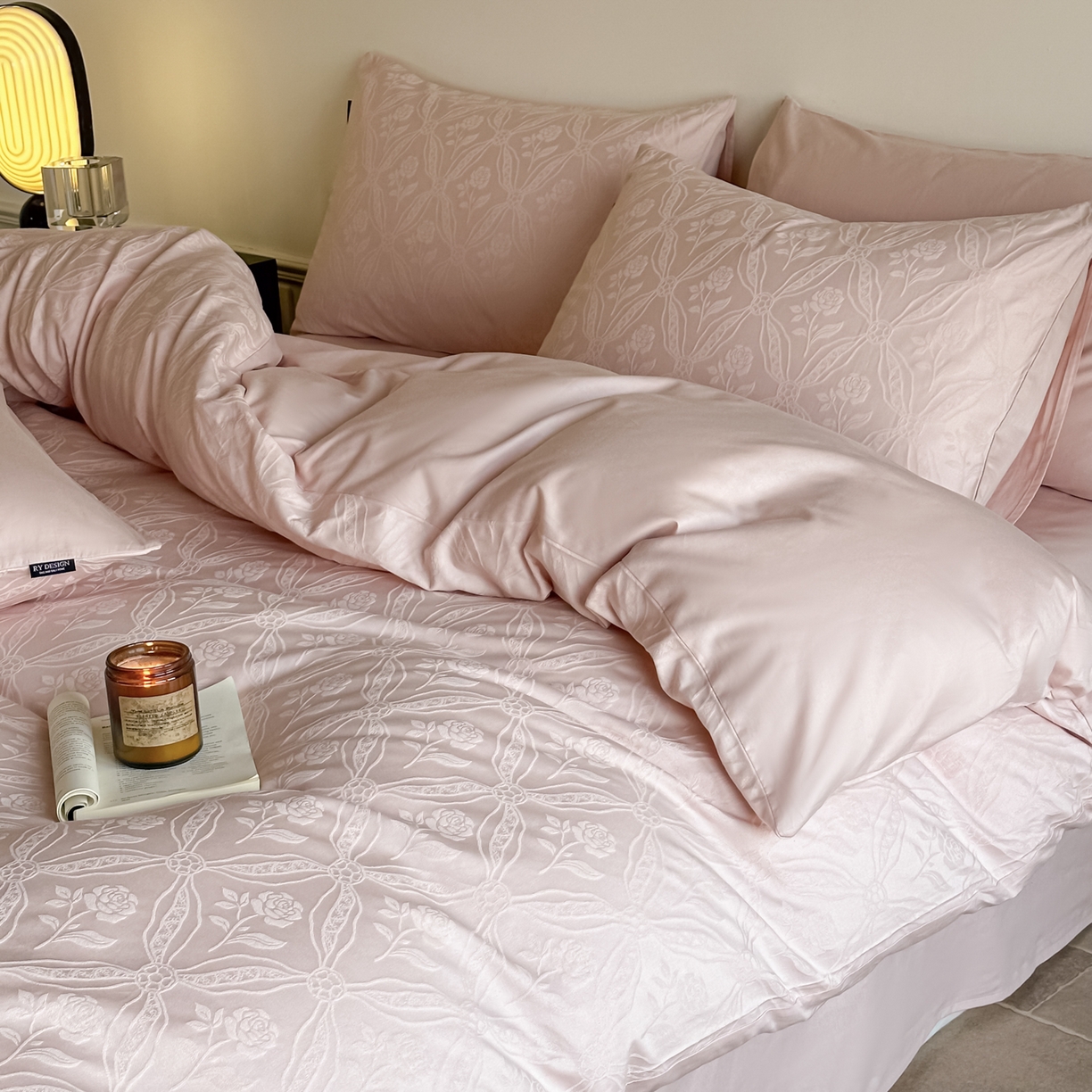 91家纺网 家纺一手货源 找家纺 如一  2026新款60S全棉水洗提花立体厚织浮雕四件套 暗香-唯美粉