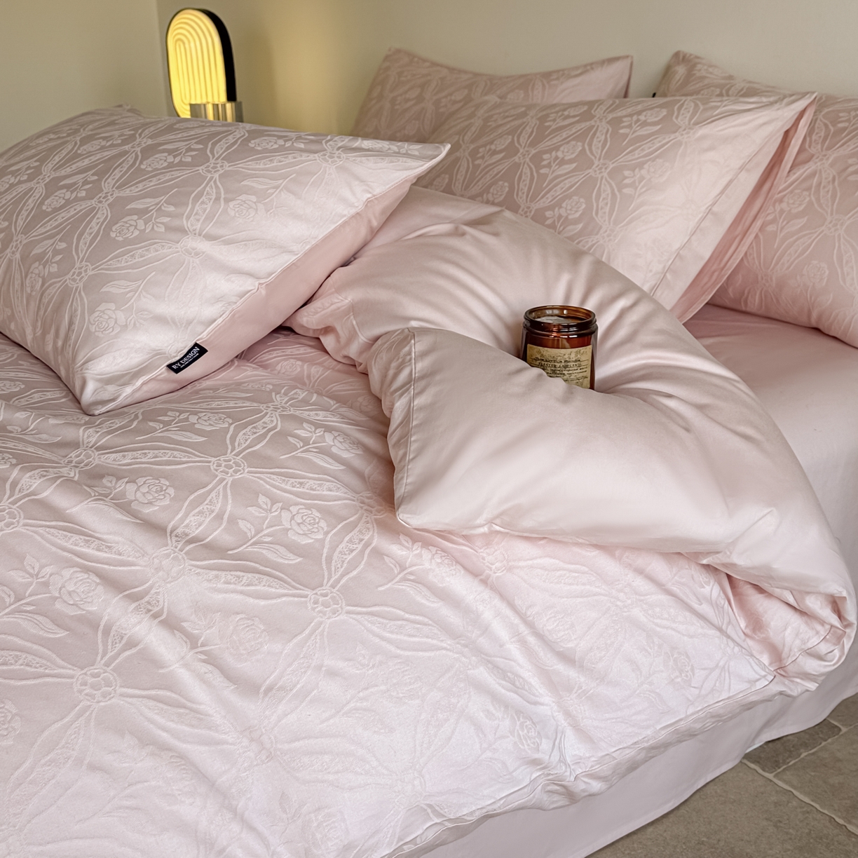 91家纺网 家纺一手货源 找家纺 如一  2026新款60S全棉水洗提花立体厚织浮雕四件套 暗香-唯美粉