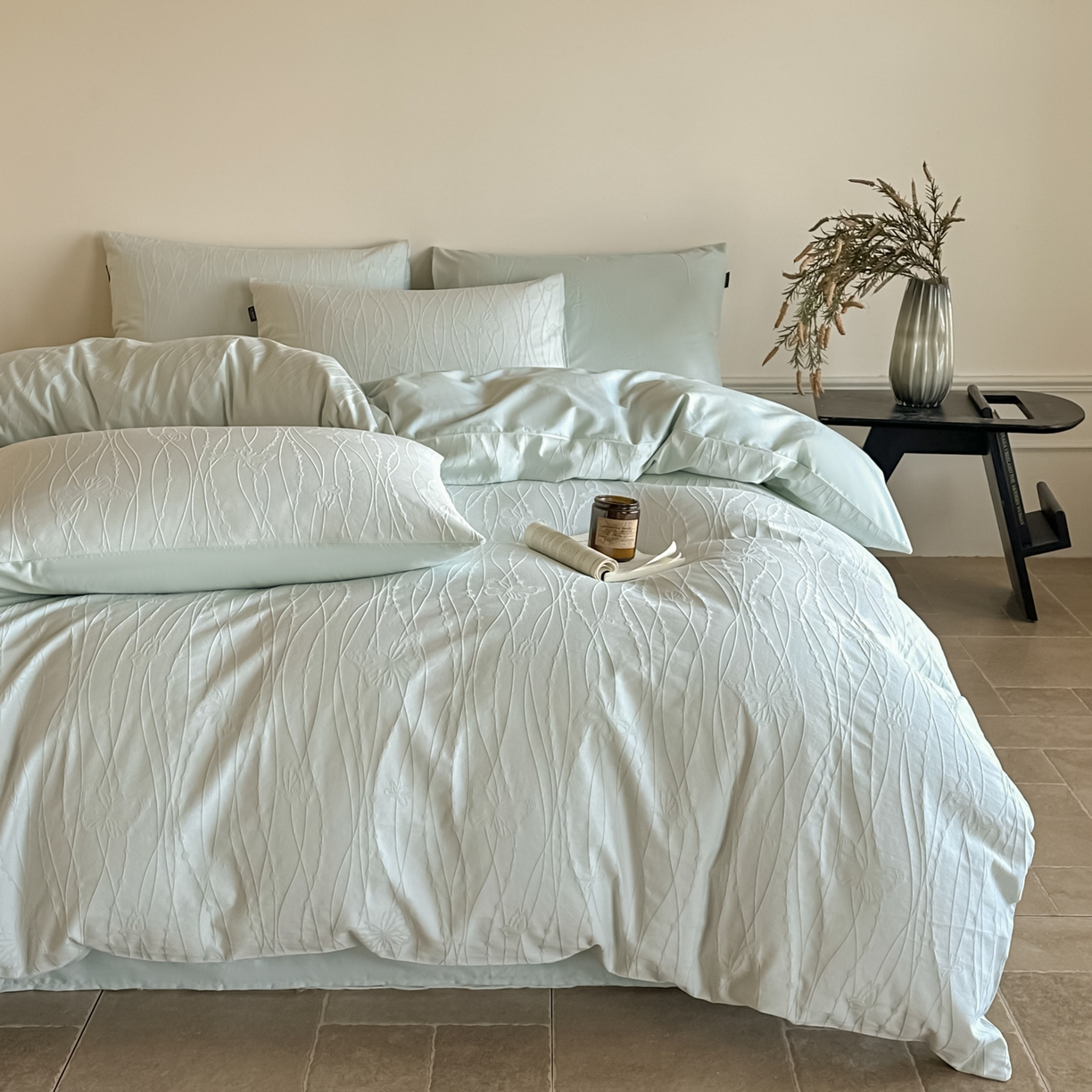 91家纺网 家纺一手货源 找家纺 如一  2026新款60S全棉水洗提花立体厚织浮雕四件套 蝶梦-湖水绿