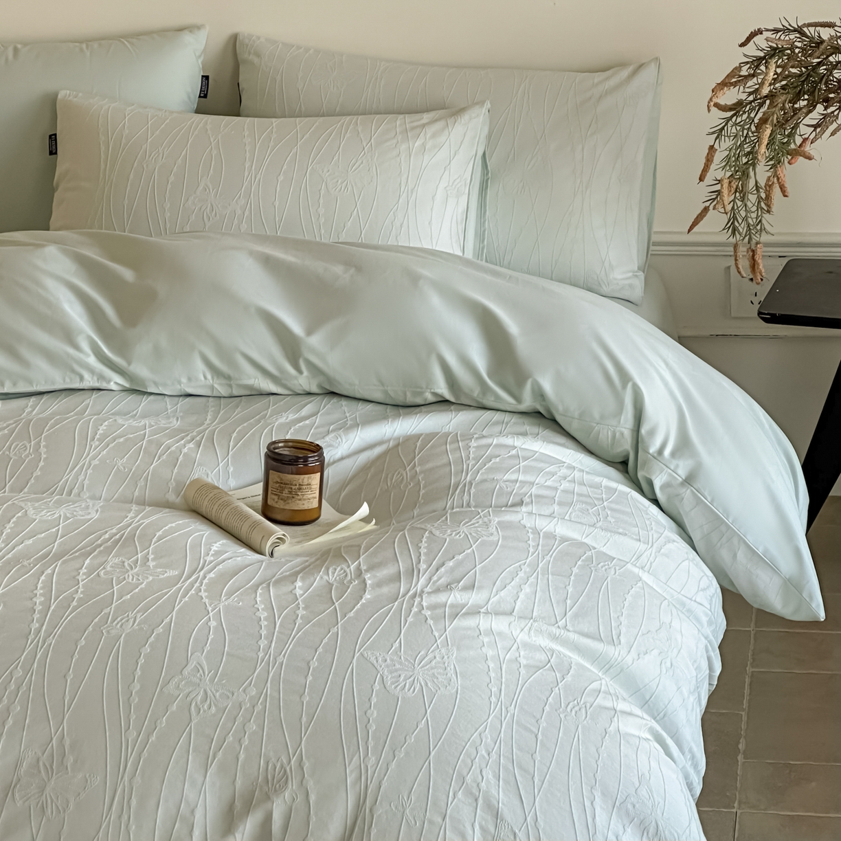 91家纺网 家纺一手货源 找家纺 如一  2026新款60S全棉水洗提花立体厚织浮雕四件套 蝶梦-湖水绿