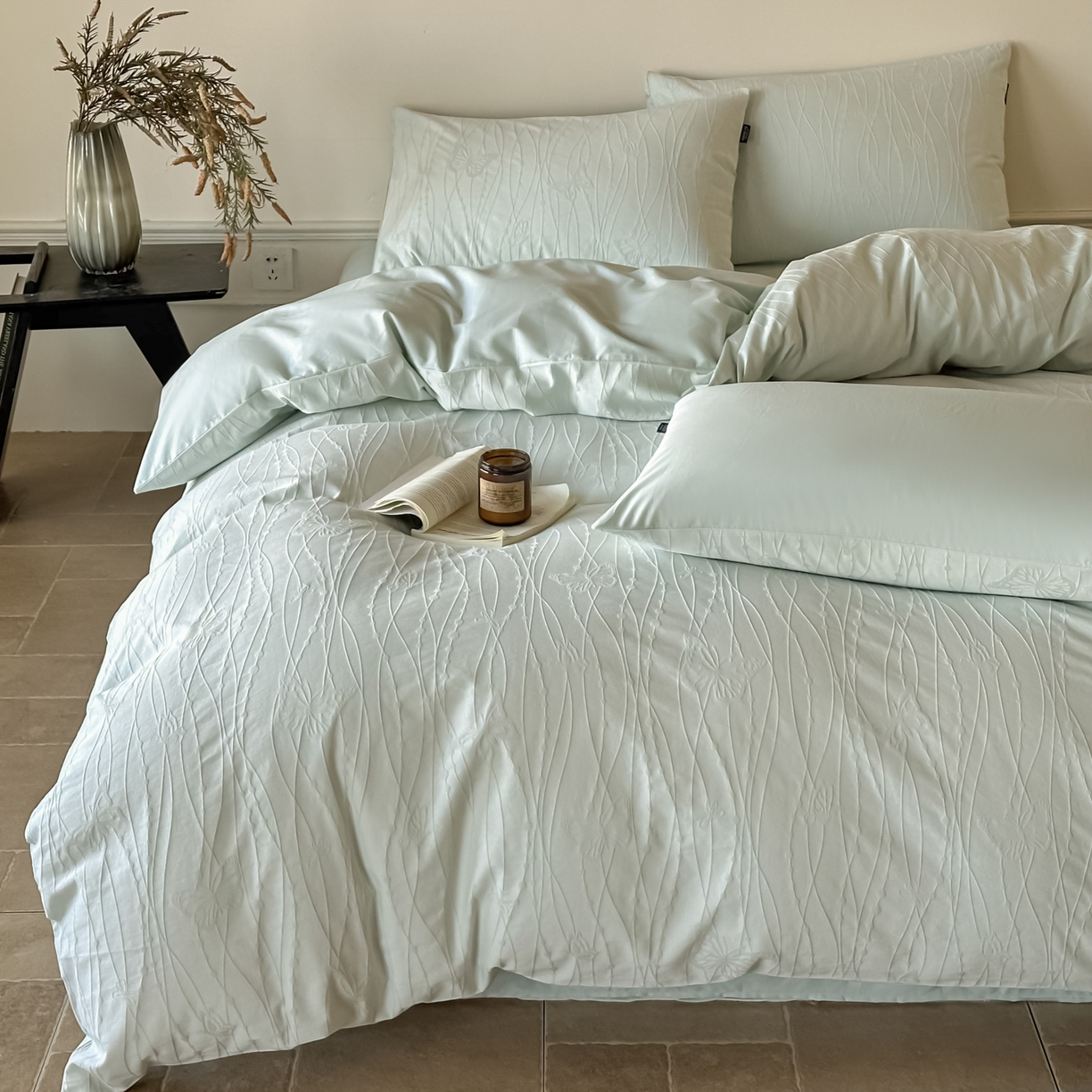 91家纺网 家纺一手货源 找家纺 如一  2026新款60S全棉水洗提花立体厚织浮雕四件套 蝶梦-湖水绿