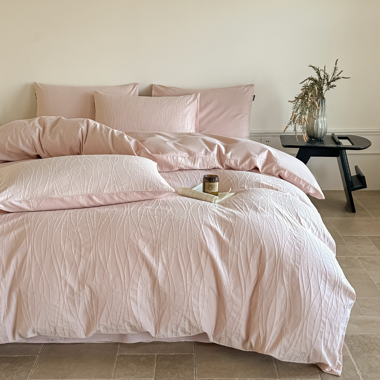 91家纺网 家纺一手货源 找家纺 如一  2026新款60S全棉水洗提花立体厚织浮雕四件套 蝶梦-唯美粉