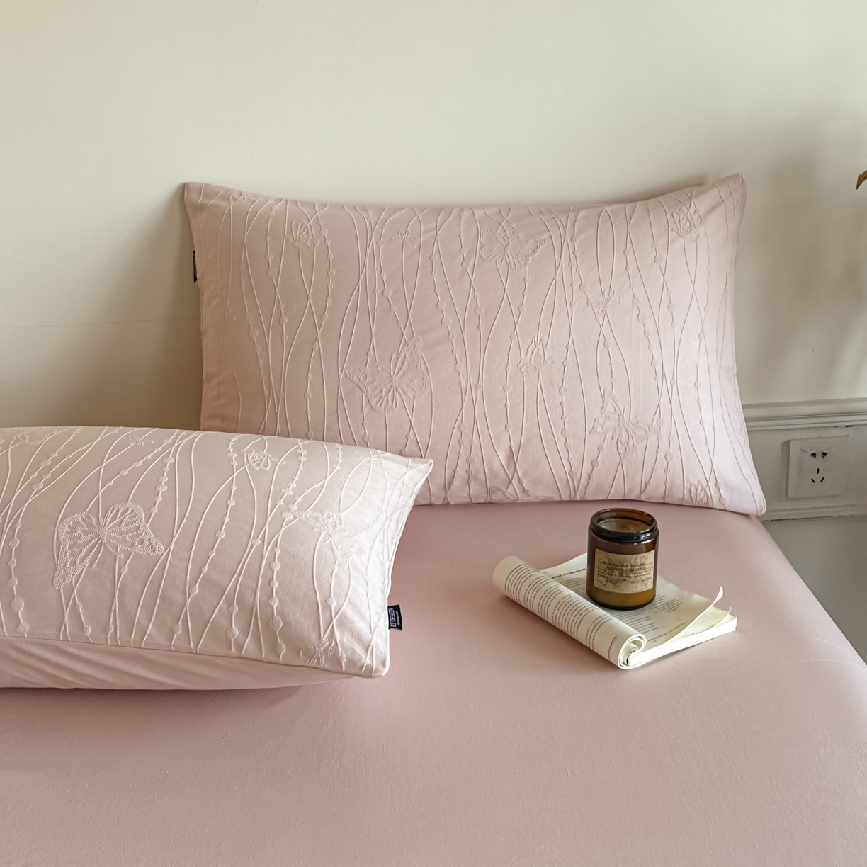 91家纺网 家纺一手货源 找家纺 如一  2026新款60S全棉水洗提花立体厚织浮雕四件套 蝶梦-唯美粉