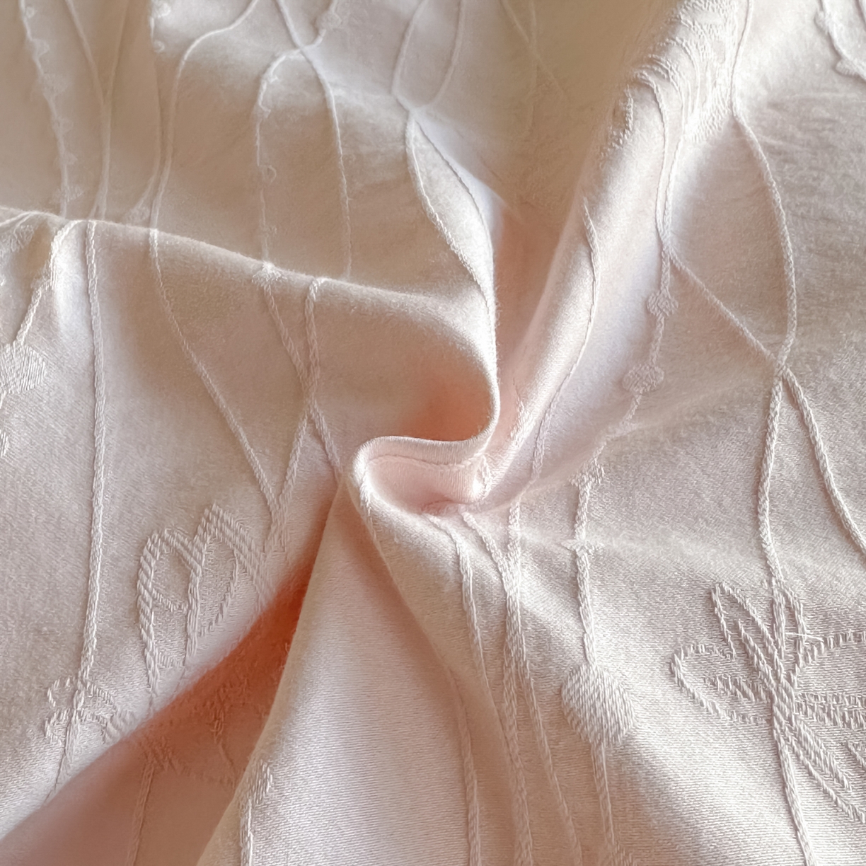 91家纺网 家纺一手货源 找家纺 如一  2026新款60S全棉水洗提花立体厚织浮雕四件套 蝶梦-唯美粉