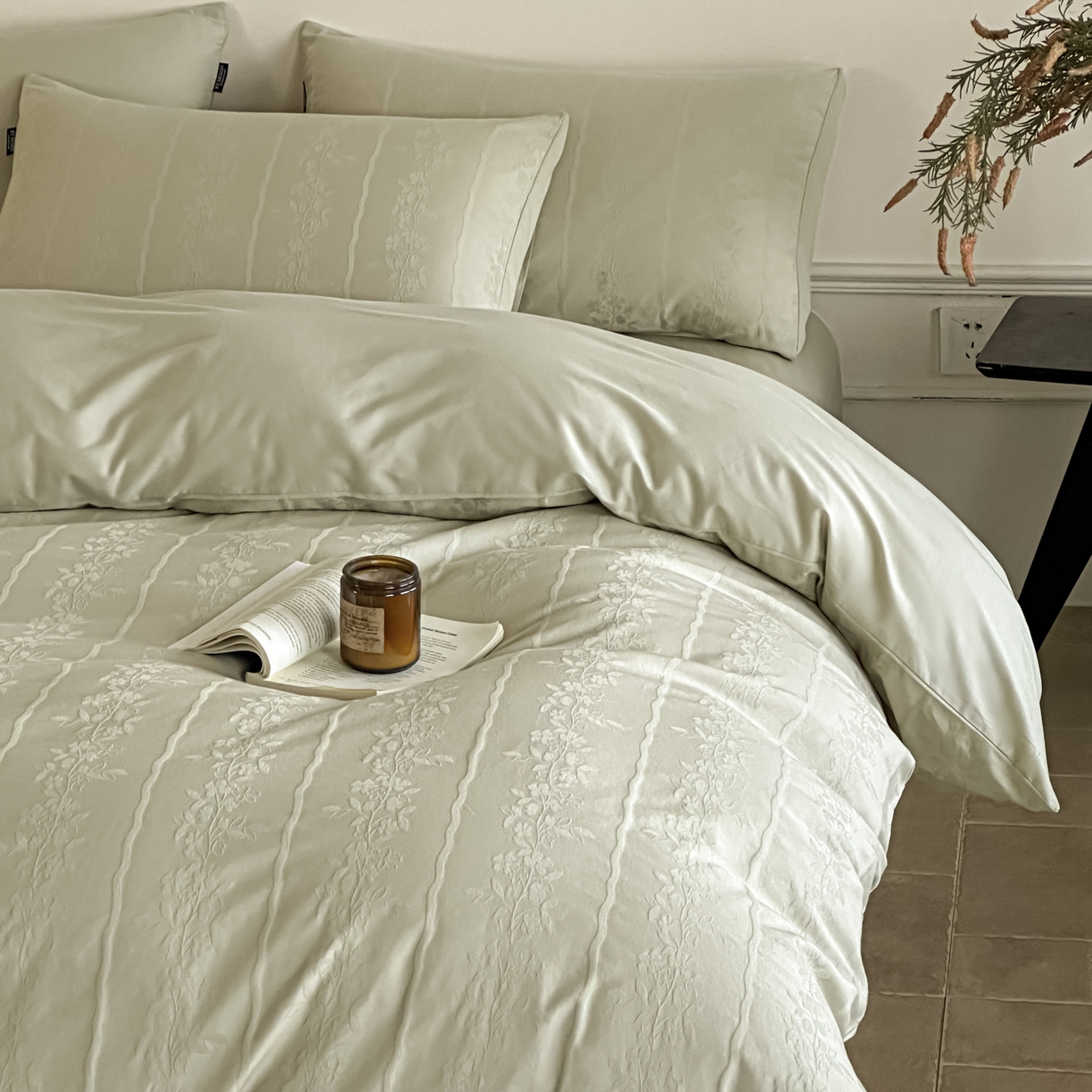 91家纺网 家纺一手货源 找家纺 如一  2026新款60S全棉水洗提花立体厚织浮雕四件套 花蔓-橄榄绿