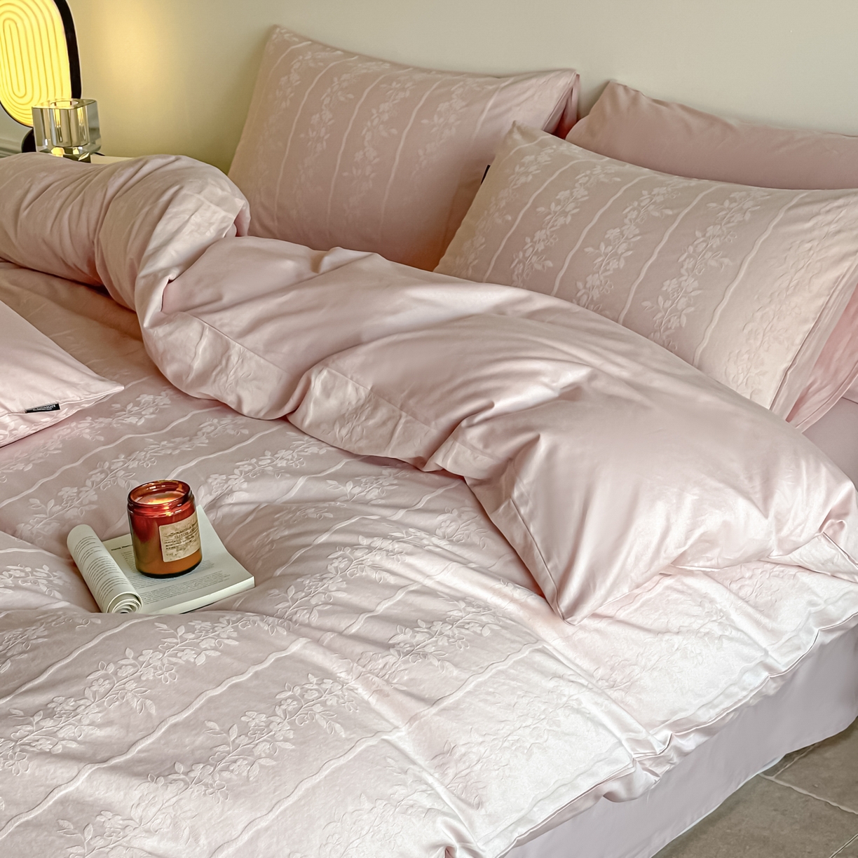 91家纺网 家纺一手货源 找家纺 如一  2026新款60S全棉水洗提花立体厚织浮雕四件套 花蔓-唯美粉