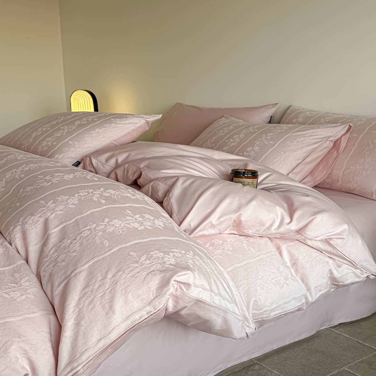 91家纺网 家纺一手货源 找家纺 如一  2026新款60S全棉水洗提花立体厚织浮雕四件套 花蔓-唯美粉