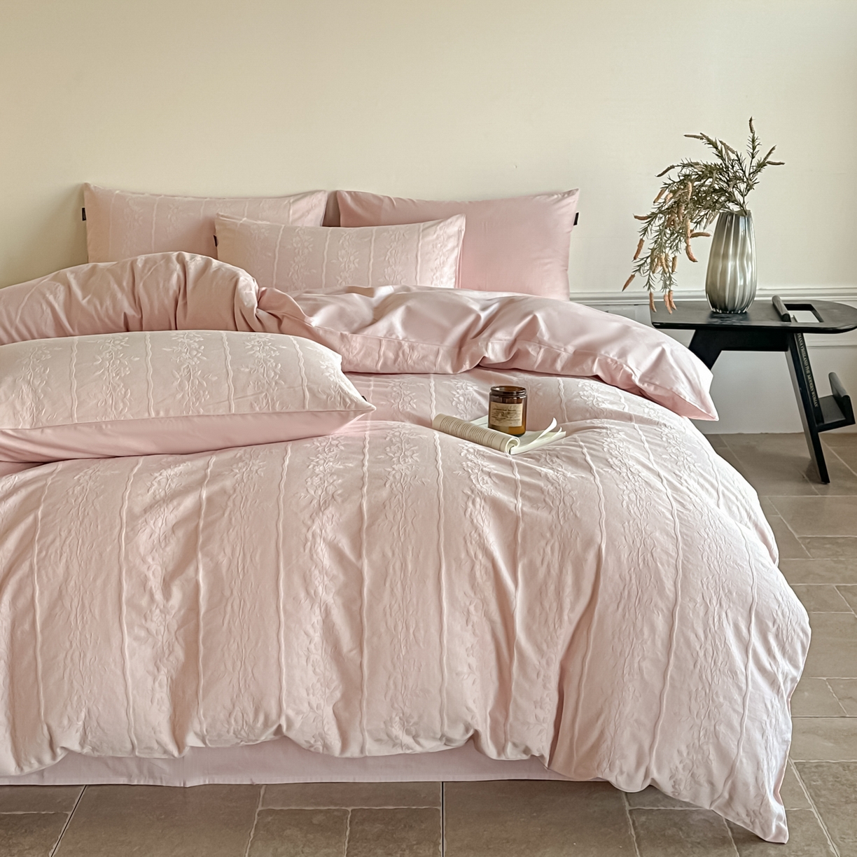 91家纺网 家纺一手货源 找家纺 如一  2026新款60S全棉水洗提花立体厚织浮雕四件套 花蔓-唯美粉