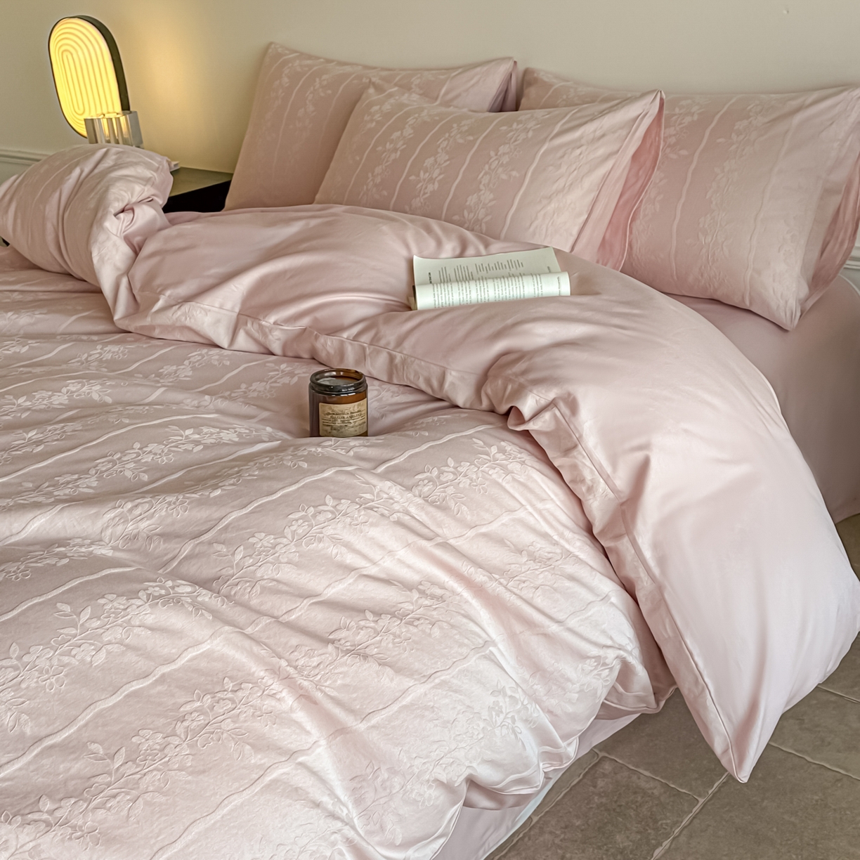 91家纺网 家纺一手货源 找家纺 如一  2026新款60S全棉水洗提花立体厚织浮雕四件套 花蔓-唯美粉