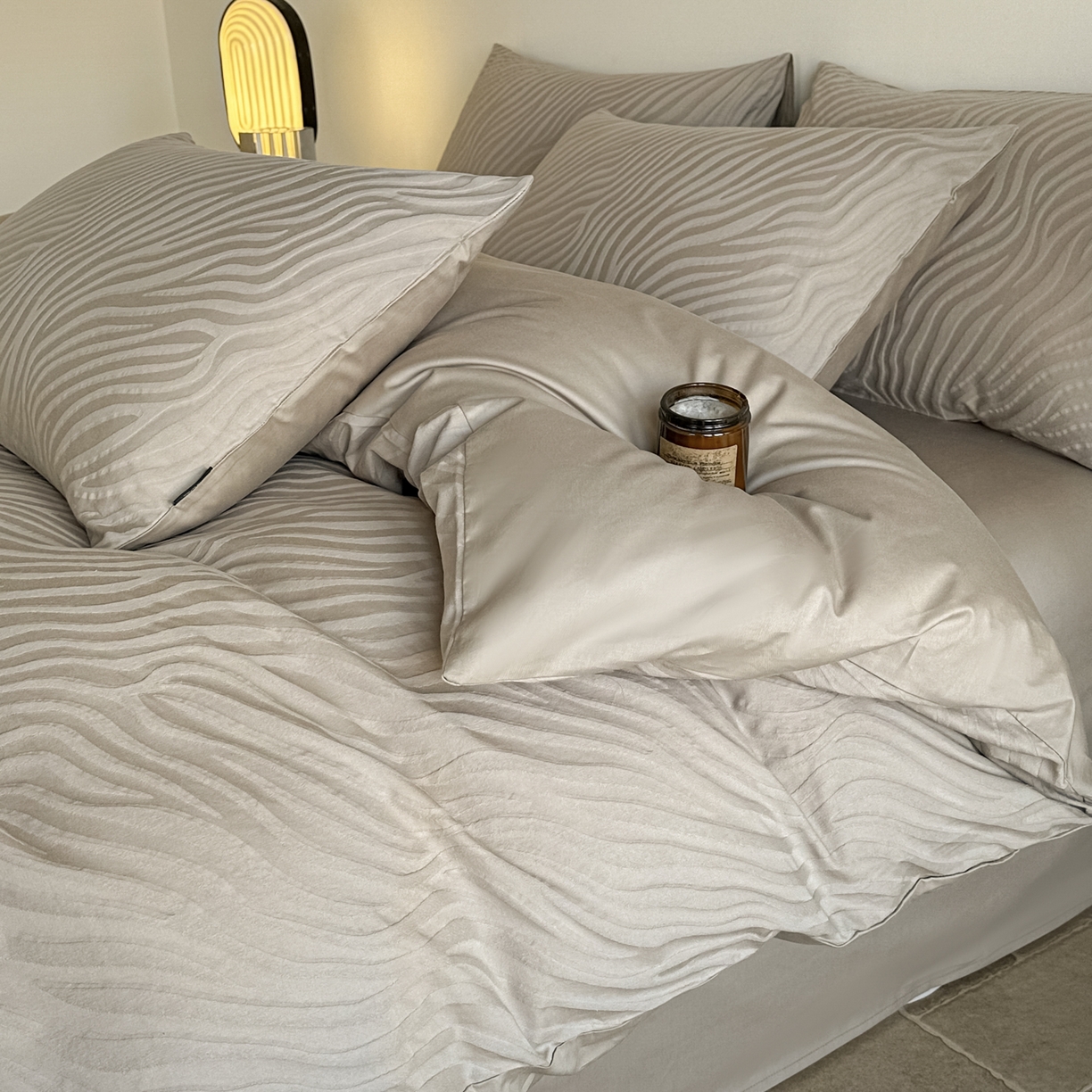 91家纺网 家纺一手货源 找家纺 如一  2026新款60S全棉水洗提花立体厚织浮雕四件套 流年-金属灰