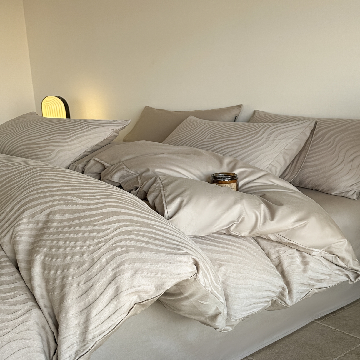 91家纺网 家纺一手货源 找家纺 如一  2026新款60S全棉水洗提花立体厚织浮雕四件套 流年-金属灰