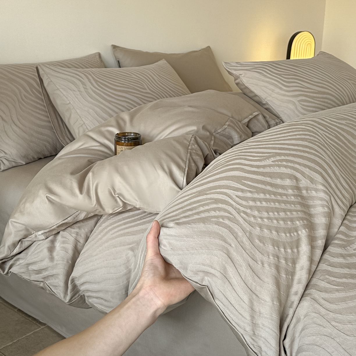 91家纺网 家纺一手货源 找家纺 如一  2026新款60S全棉水洗提花立体厚织浮雕四件套 流年-金属灰