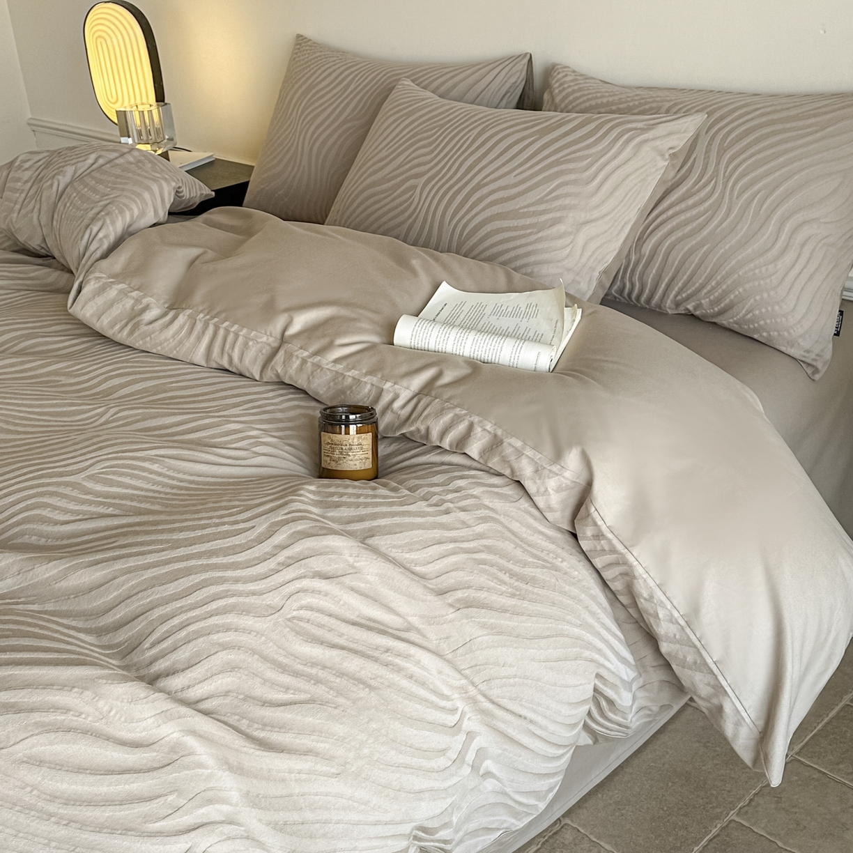 91家纺网 家纺一手货源 找家纺 如一  2026新款60S全棉水洗提花立体厚织浮雕四件套 流年-金属灰