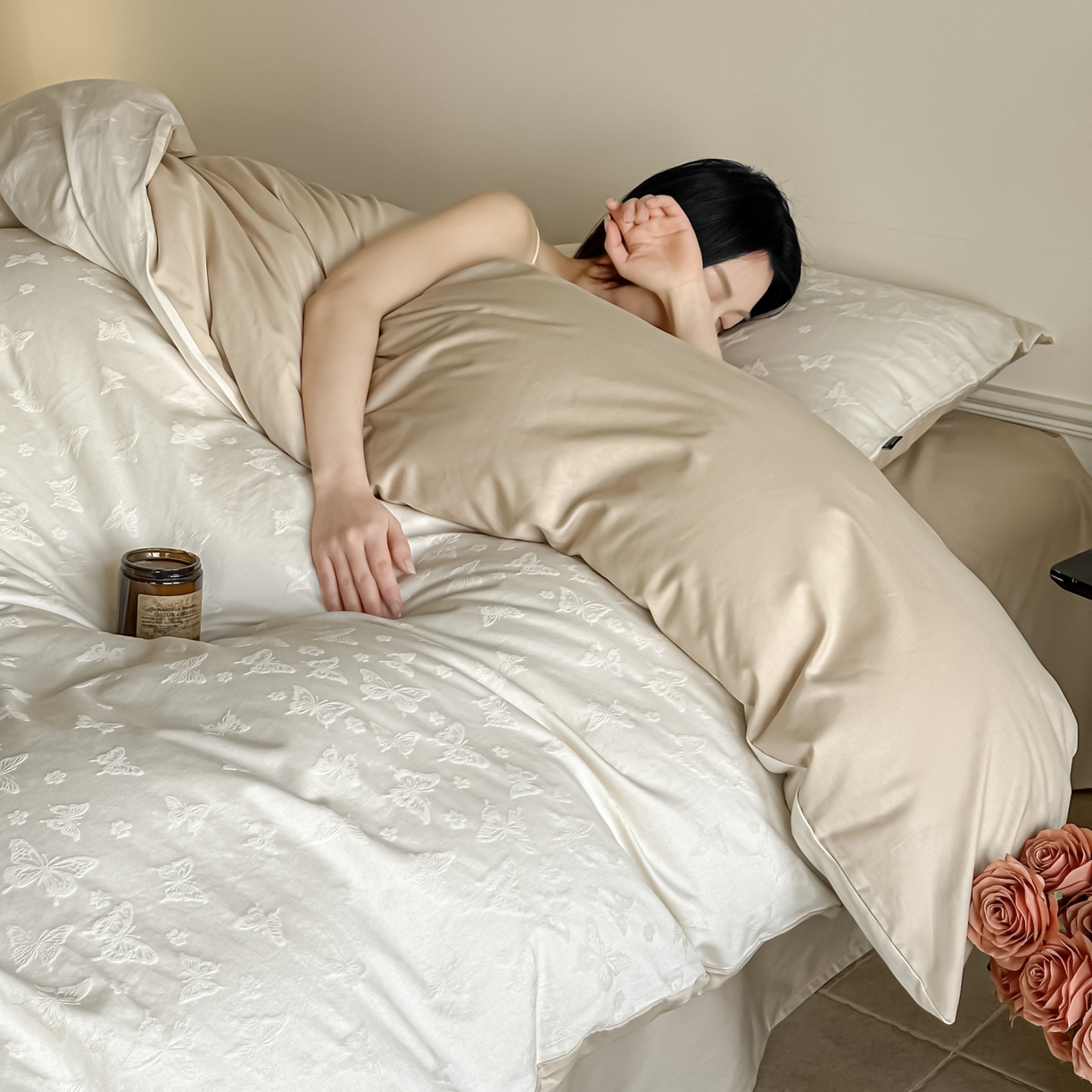 91家纺网 家纺一手货源 找家纺 如一  2026新款60S全棉水洗提花立体厚织浮雕四件套 迷蝶-奶米杏