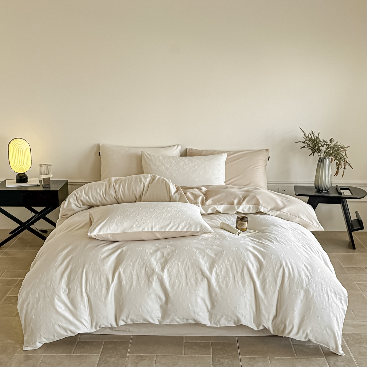 91家纺网 家纺一手货源 找家纺 如一  2026新款60S全棉水洗提花立体厚织浮雕四件套 迷蝶-奶米杏