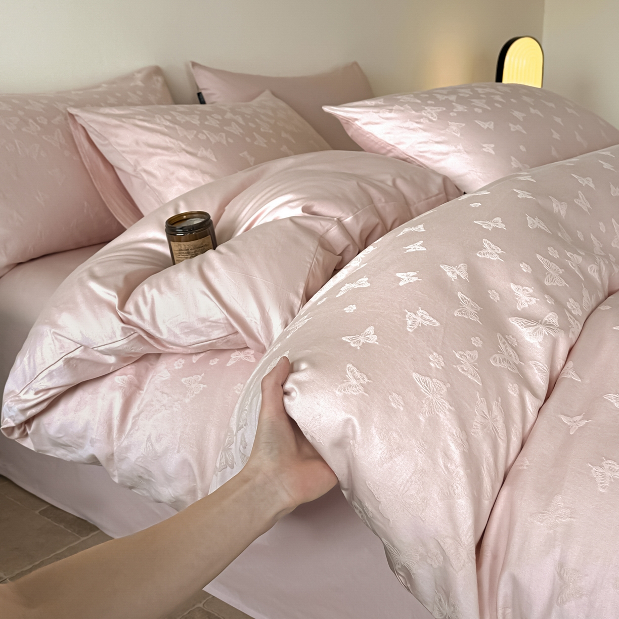 91家纺网 家纺一手货源 找家纺 如一  2026新款60S全棉水洗提花立体厚织浮雕四件套 迷蝶-唯美粉