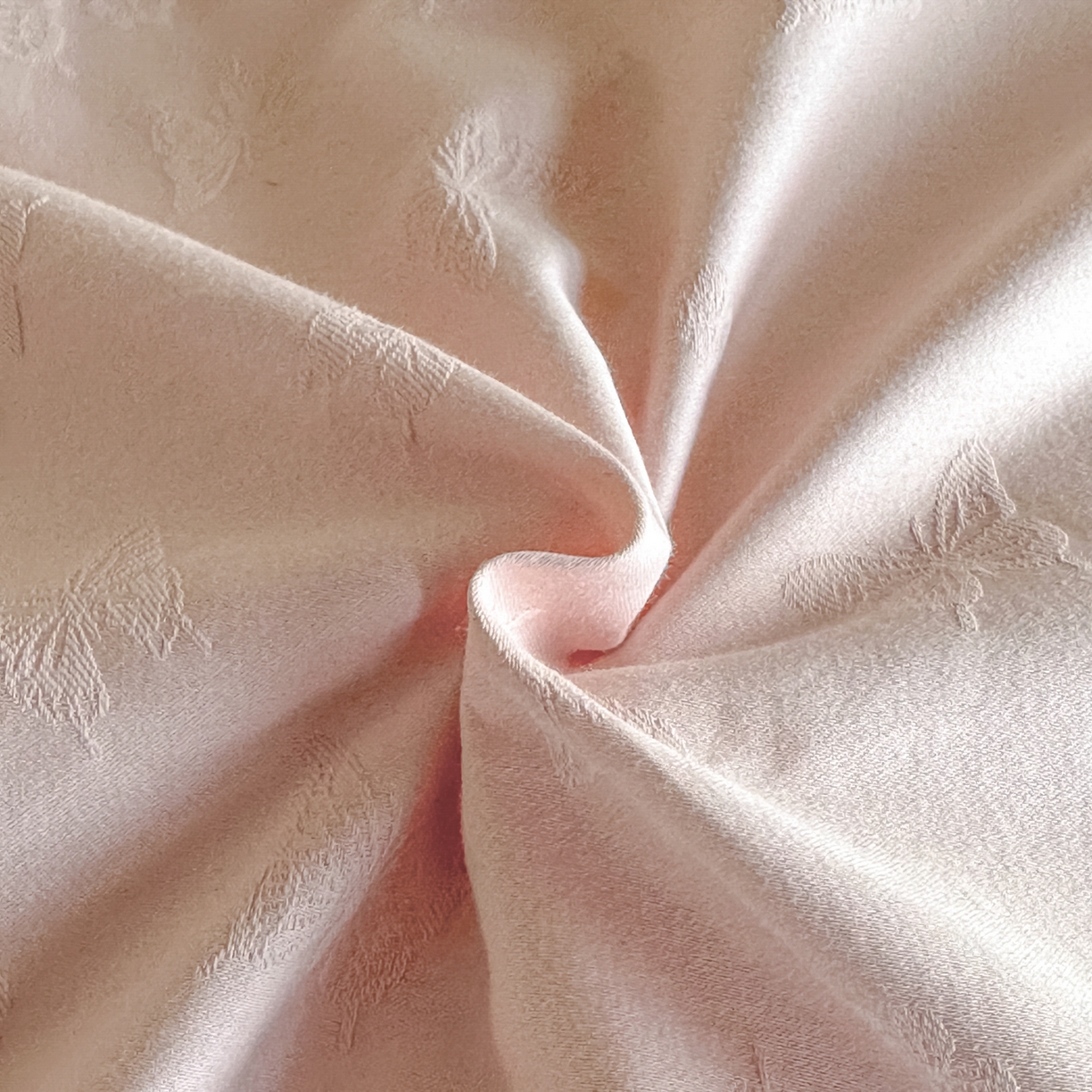 91家纺网 家纺一手货源 找家纺 如一  2026新款60S全棉水洗提花立体厚织浮雕四件套 迷蝶-唯美粉