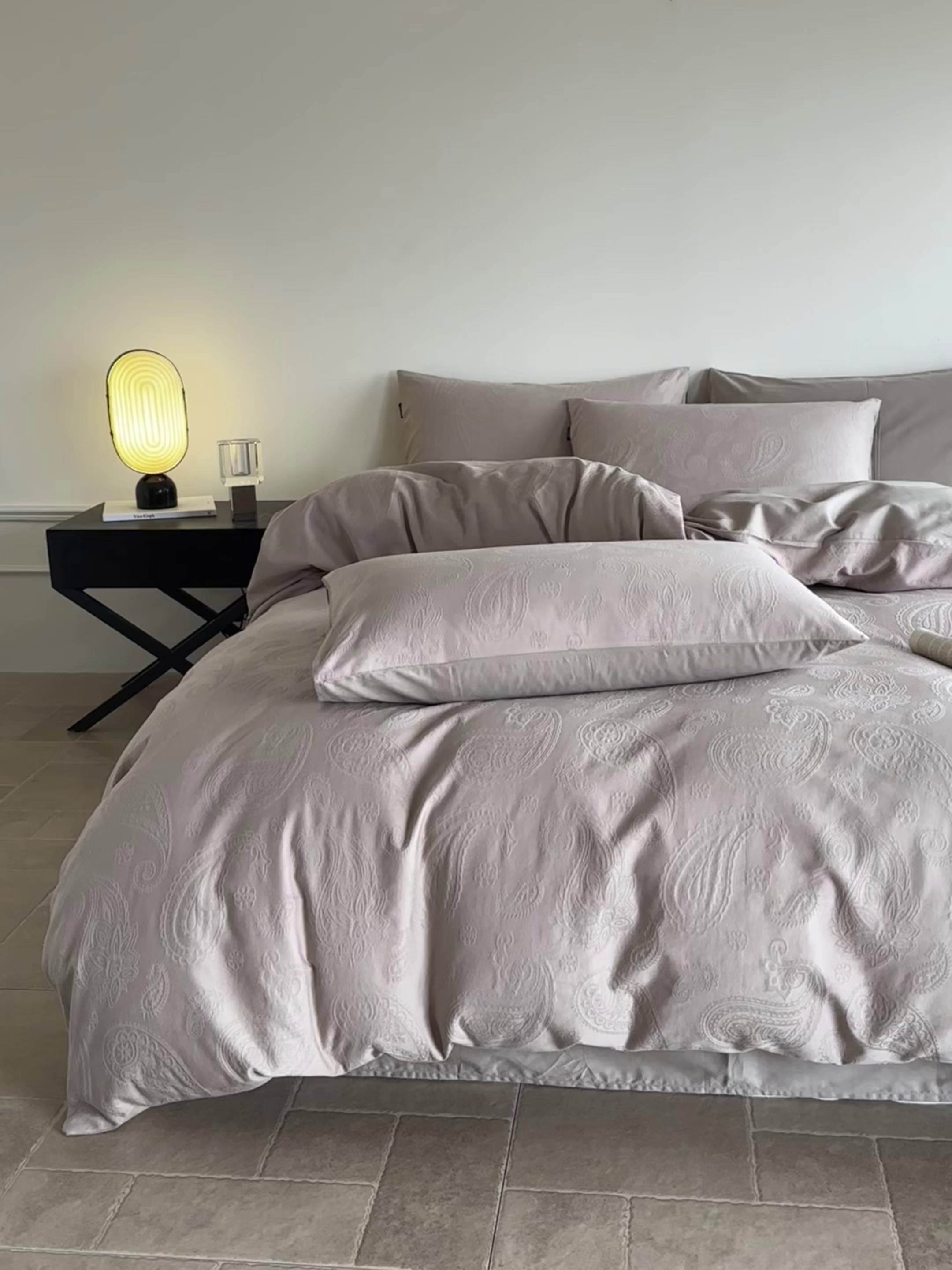 91家纺网 家纺一手货源 找家纺 如一  2026新款60S全棉水洗提花立体厚织浮雕四件套 腰果-金属灰