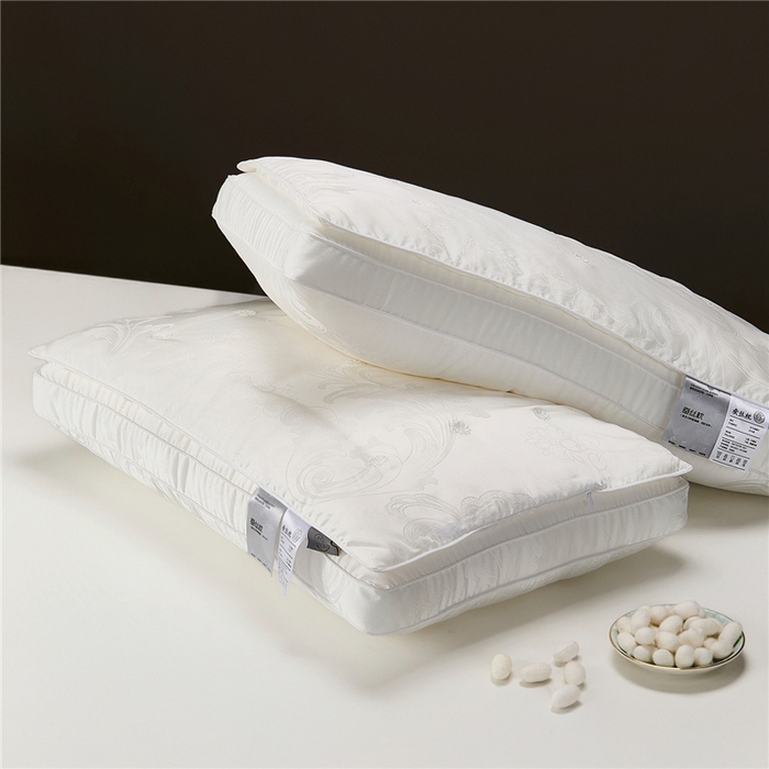 91家纺网 家纺一手货源 找家纺 昕科 2026新款凤尾花蚕丝枕-花朵柞蚕丝枕芯大提花莱赛尔蚕丝枕头 凤尾花蚕丝枕-月光白/一对装