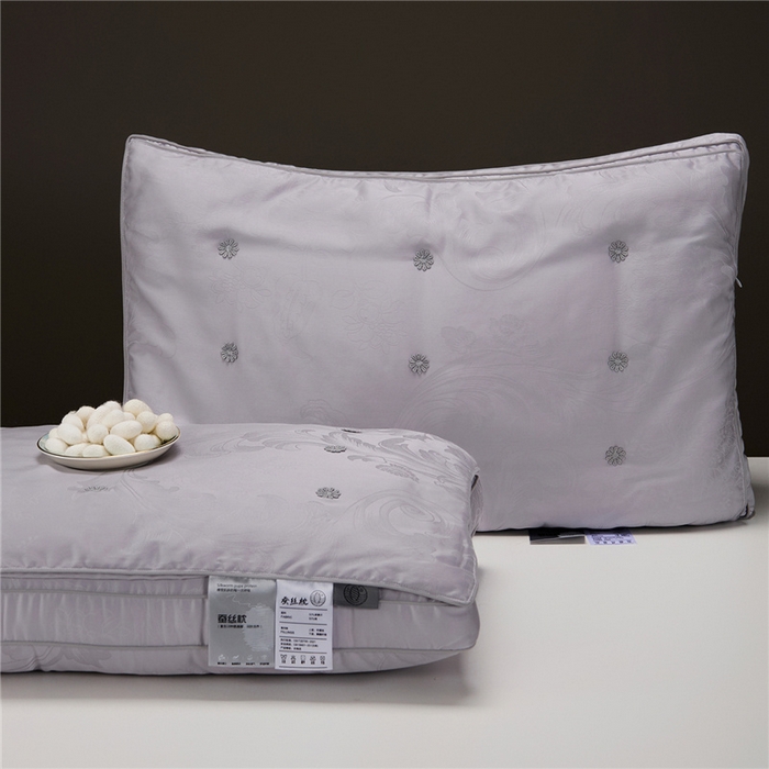 91家纺网 家纺一手货源 找家纺 昕科 2026新款凤尾花蚕丝枕-花朵柞蚕丝枕芯大提花莱赛尔蚕丝枕头 凤尾花蚕丝枕-月光白/一对装