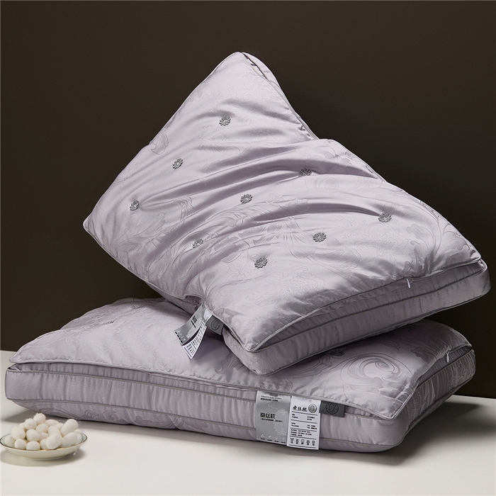 91家纺网 家纺一手货源 找家纺 昕科 2026新款凤尾花蚕丝枕-花朵柞蚕丝枕芯大提花莱赛尔蚕丝枕头 凤尾花蚕丝枕-银河灰/一只装