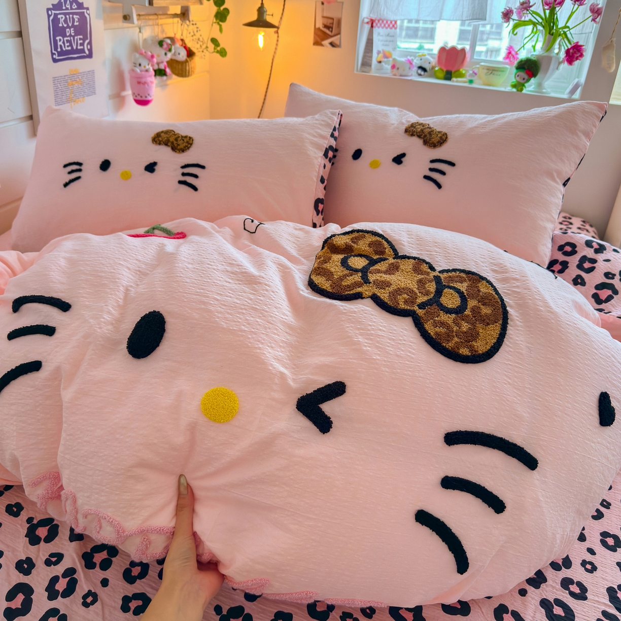 91家纺网 家纺一手货源 找家纺 卡斯诺家纺馆 2026新款皱皱棉双层纱毛巾绣四件套（下载文件包含买家秀） 摩登猫咪-玉粉