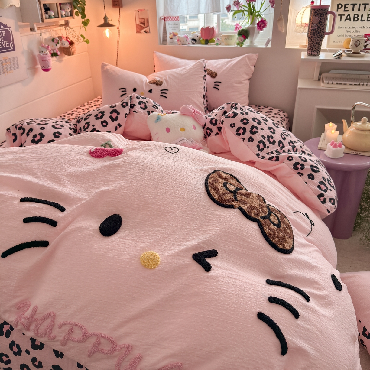 91家纺网 家纺一手货源 找家纺 卡斯诺家纺馆 2026新款皱皱棉双层纱毛巾绣四件套（下载文件包含买家秀） 摩登猫咪-玉粉