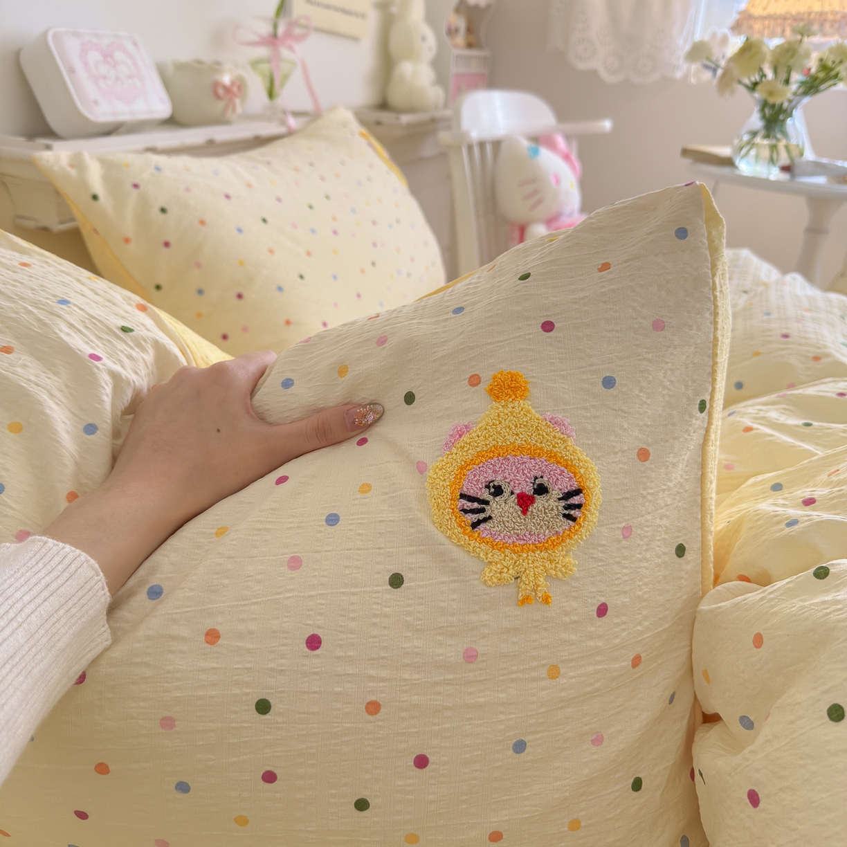 91家纺网 家纺一手货源 找家纺 卡斯诺家纺馆 2026新款皱皱棉双层纱毛巾绣四件套（下载文件包含买家秀） 快乐猫咪