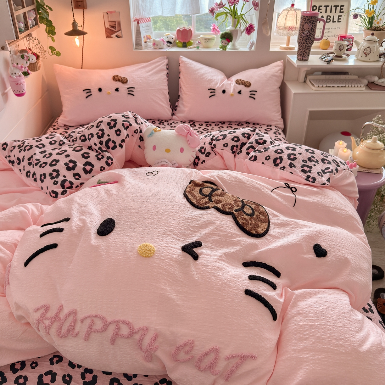 91家纺网 家纺一手货源 找家纺 卡斯诺家纺馆 2026新款皱皱棉双层纱毛巾绣四件套（下载文件包含买家秀） 摩登猫咪-玉粉