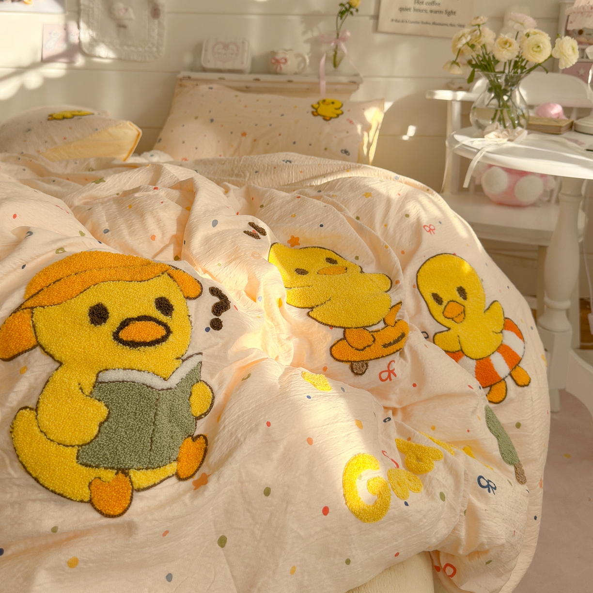 91家纺网 家纺一手货源 找家纺 卡斯诺家纺馆 2026新款皱皱棉双层纱毛巾绣四件套（下载文件包含买家秀） 开心小鸭