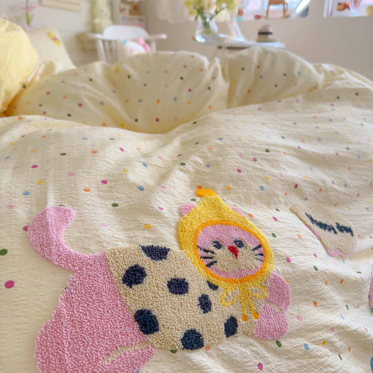 91家纺网 家纺一手货源 找家纺 卡斯诺家纺馆 2026新款皱皱棉双层纱毛巾绣四件套（下载文件包含买家秀） 快乐猫咪